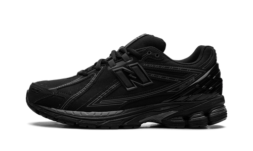 1906R "Triple Black" U1906RJB