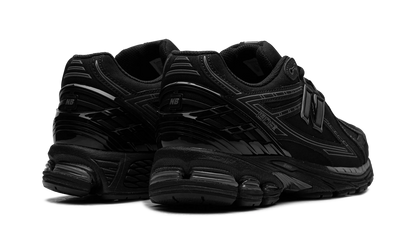 1906R "Triple Black" U1906RJB
